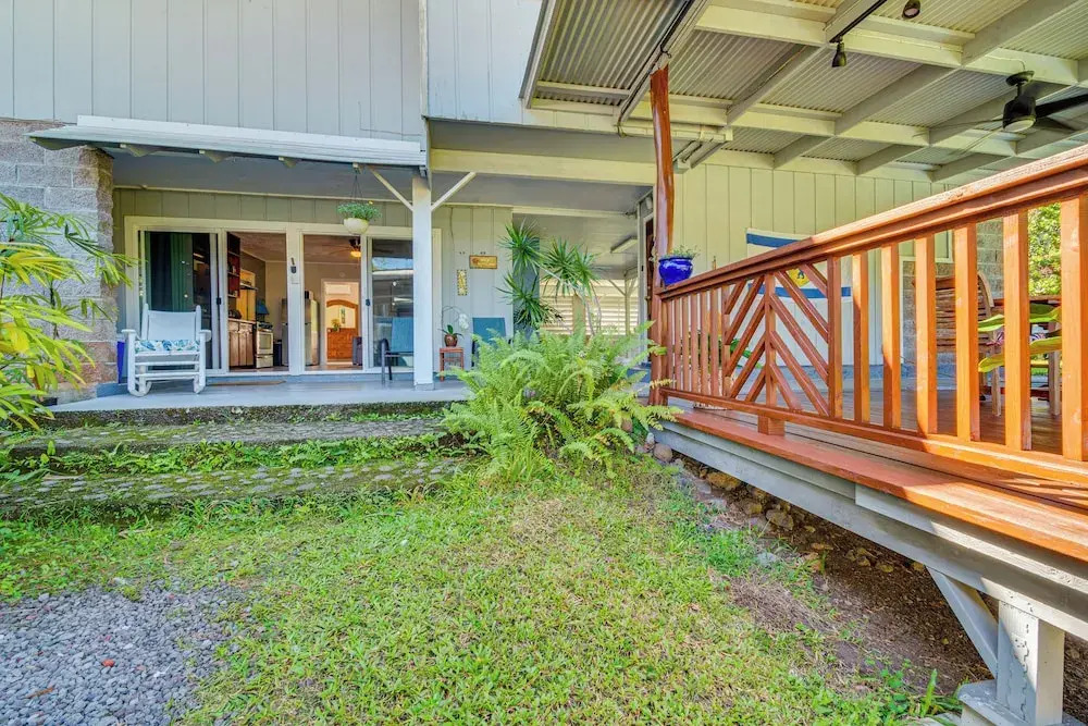 Keaau Apartment on Beautiful Acre w/ Pool & Deck!