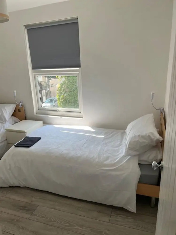 Impeccable 5-bed Apartment in Southend-on-sea