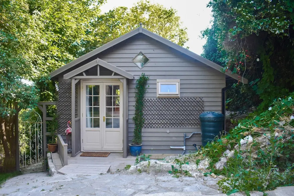 Rustic Cabin Getaway in Brighton