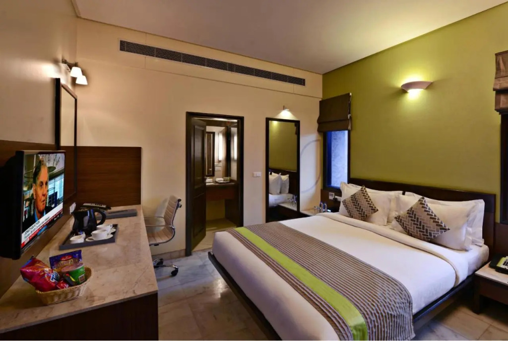 Leisure Inn Grand Chanakya