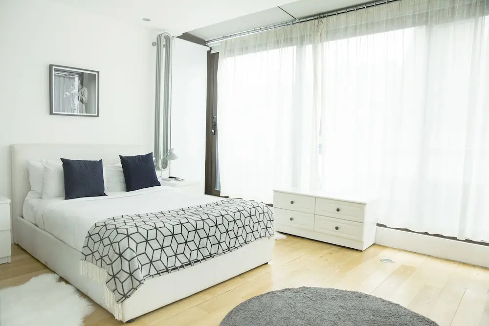 The Holborn Lights - Modern 3BDR Home with Rooftop Terrace & Garage