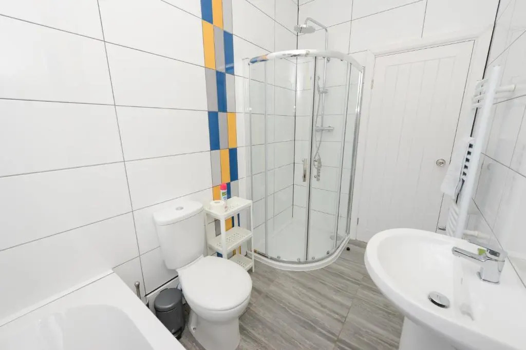 Perfect for Contractors! Spacious 5bed house with Parking - Radford