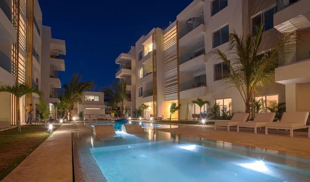 Luxurious Pent House Steps From The Beach. C4