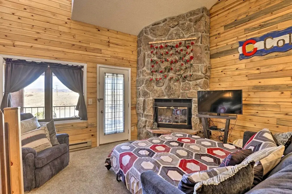 2 Mi to Skiing: Studio w/ Pool Access in Granby!