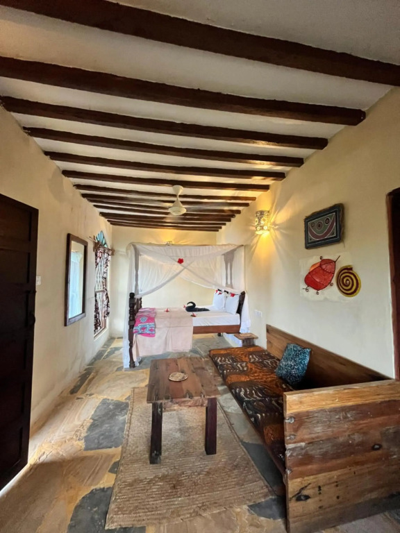 Sazani Beach Lodge and Tidal Lounge