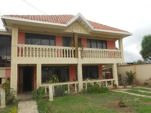 Casa De Familia