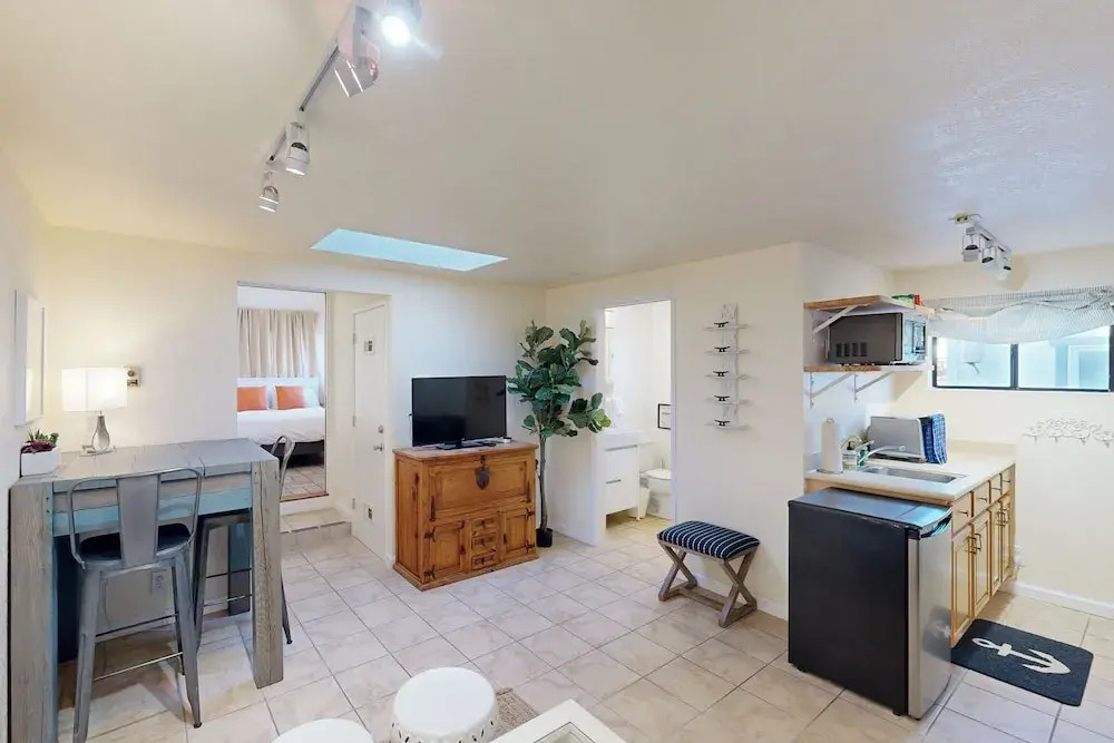 Stroll to Shore: Stinson Beach Gem w/ Hot Tub