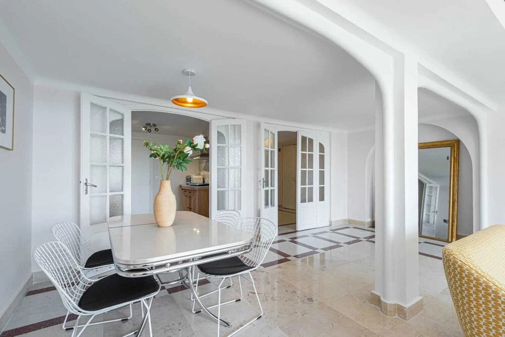 Stylish Apartement In Historical Residence