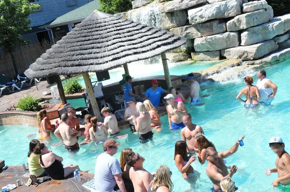 Commodore Resort