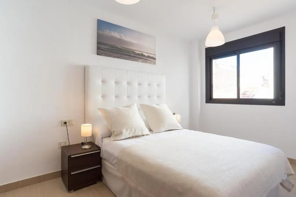 MA2B-Bright Apt With Rooftops With Palms near Old Town