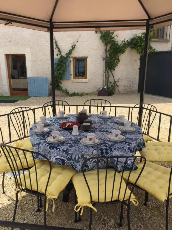 Boutique Farmhouse Cottages with Pool, 6 Bedrooms - Angulus Ridet (Loire Valley)