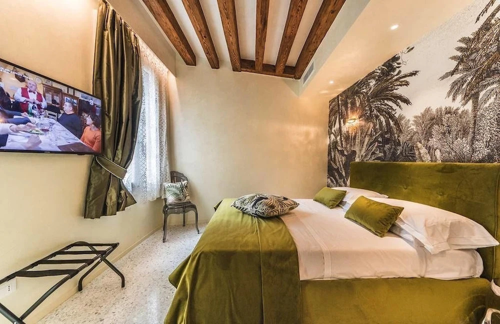 Rialto Luxury Flat