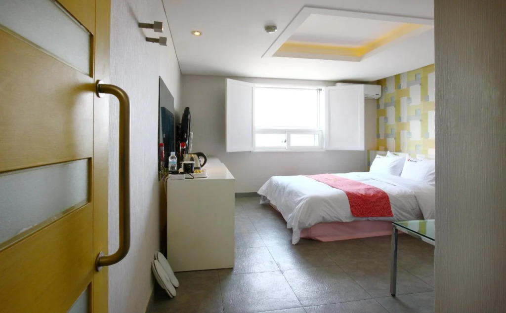 Q Hotel