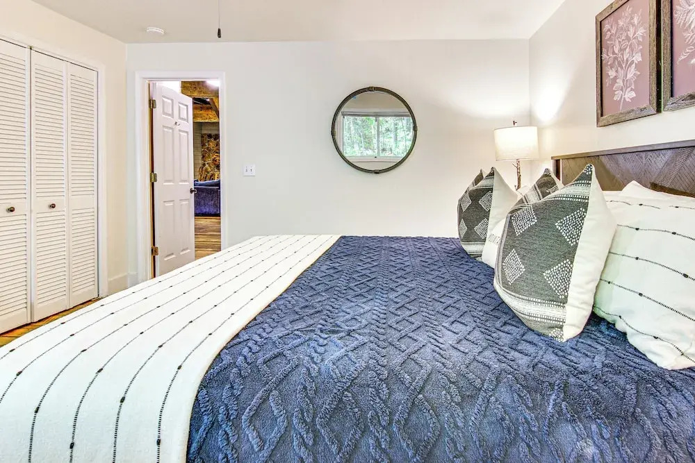 5 Mi to Ski Sapphire Valley: Cozy Retreat w/ Decks