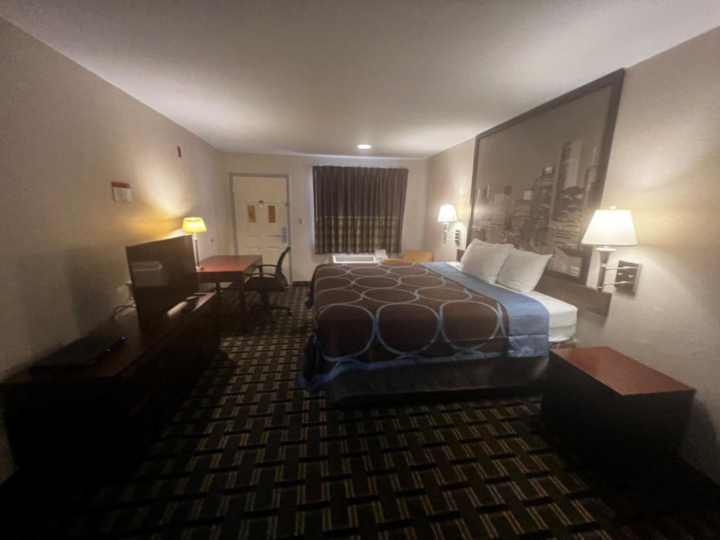 Super 8 by Wyndham Baytown I-10