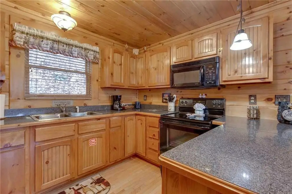 Bear Paws - Two Bedroom Cabin