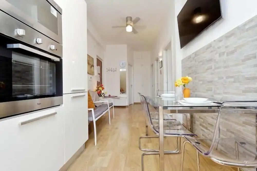 Delmiranis Book Apartments - Vatican View
