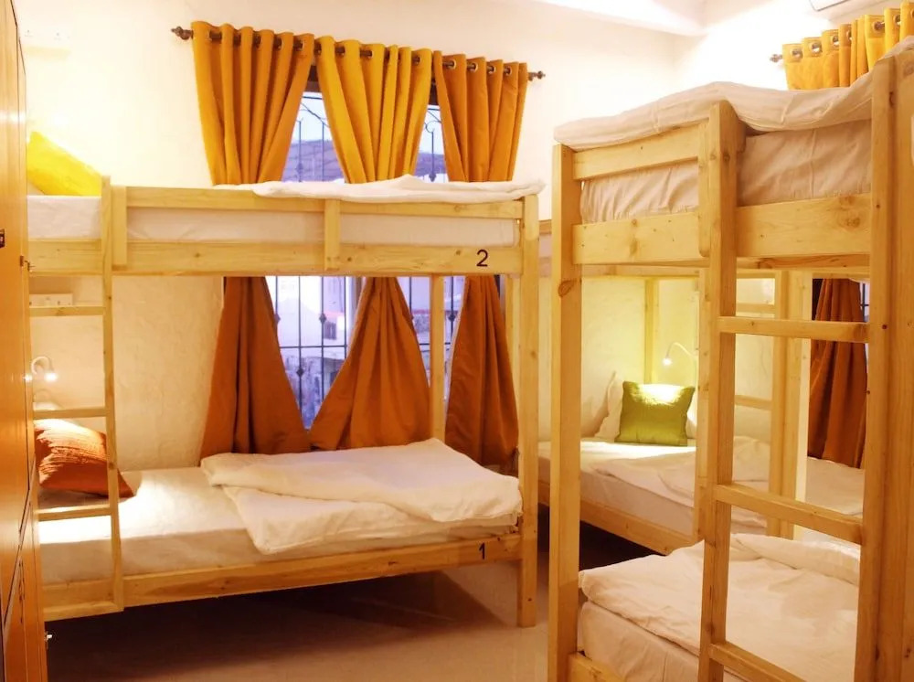 Cohostel