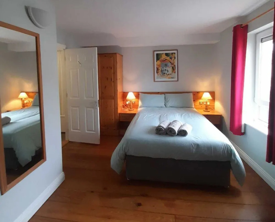 Stunning 2-bed Apartment at Westport Quay