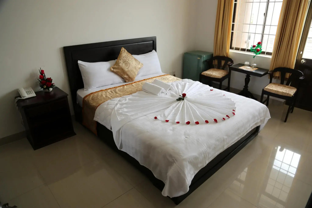 Queen Hotel NT - by BAY LUXURY