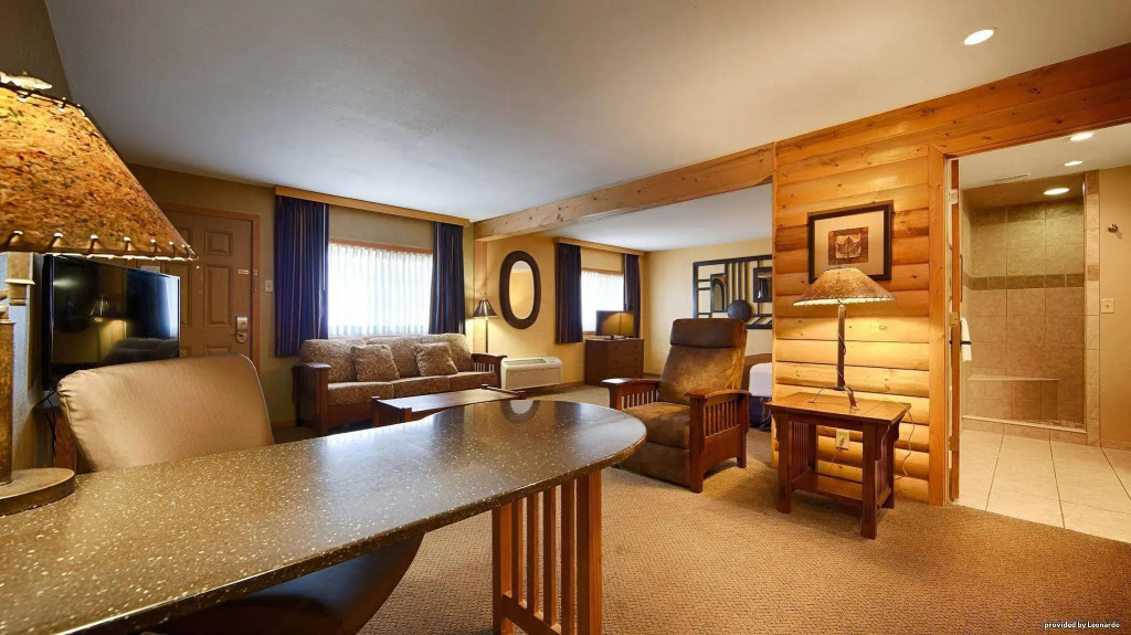 Crossroads Hotel & Event Center