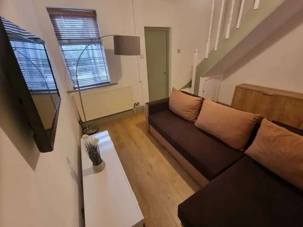 Elegant 4-bed House in Dartford