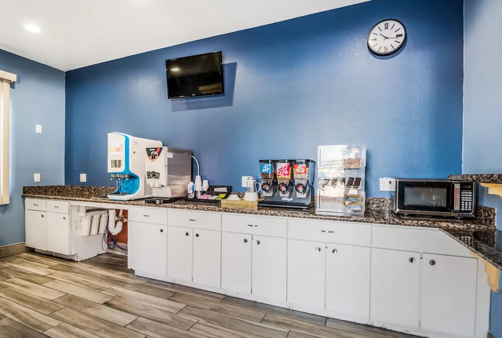 Scottish Inns & Suites IAH Airport-Beltway 8