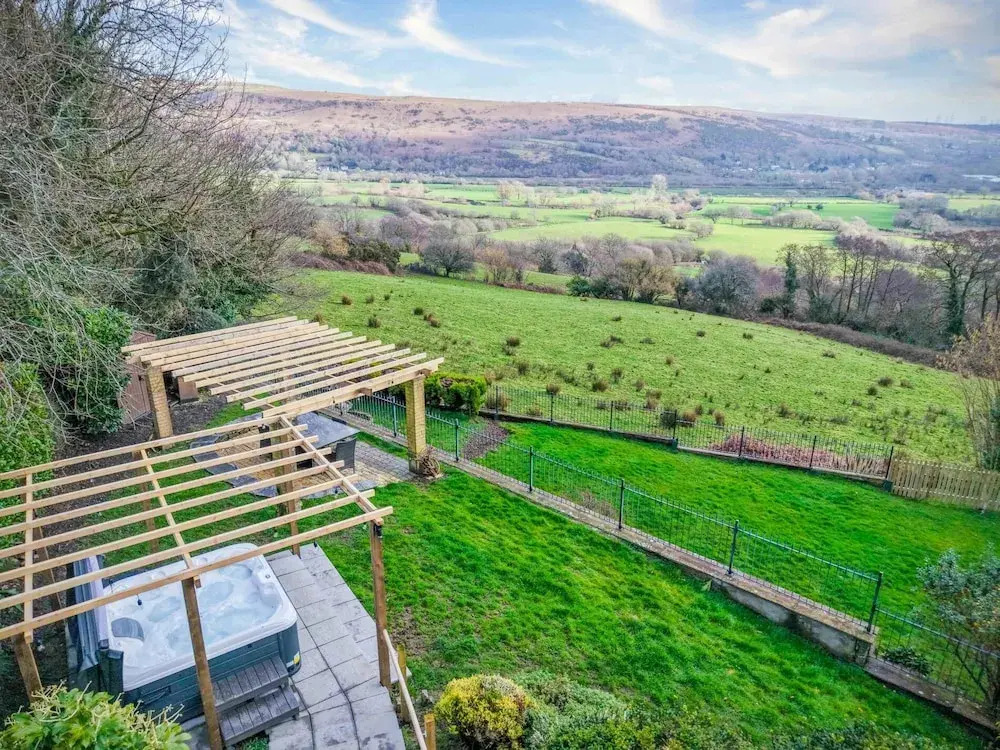 The Old Rectory - 5 Bedroom Holiday Home - Llanedi