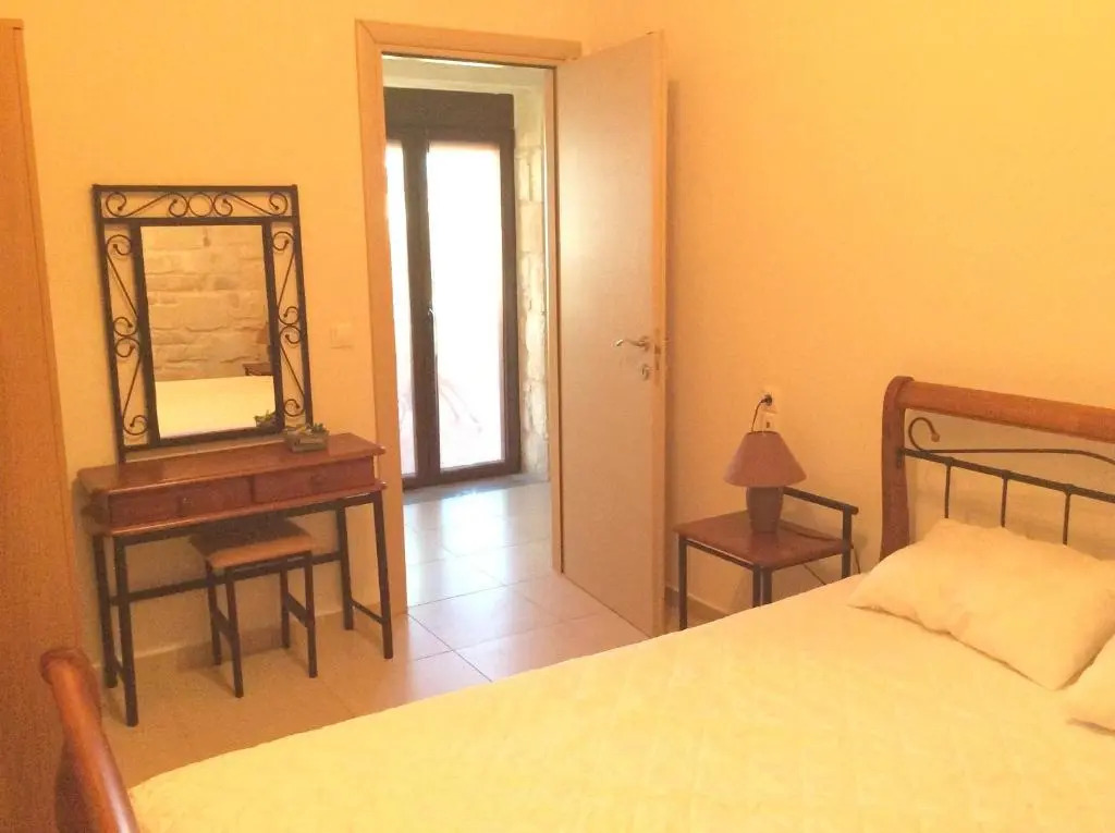 2 bedrooms house at Chersonissos 500 m away from the beach with furnished terrace and wifi