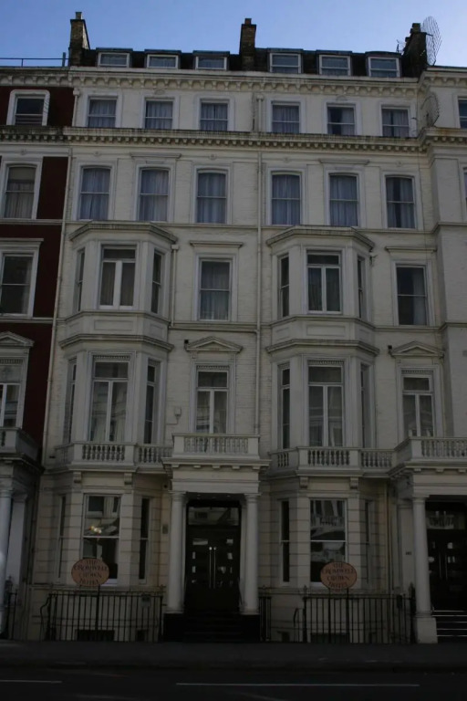 Cromwell Hotel