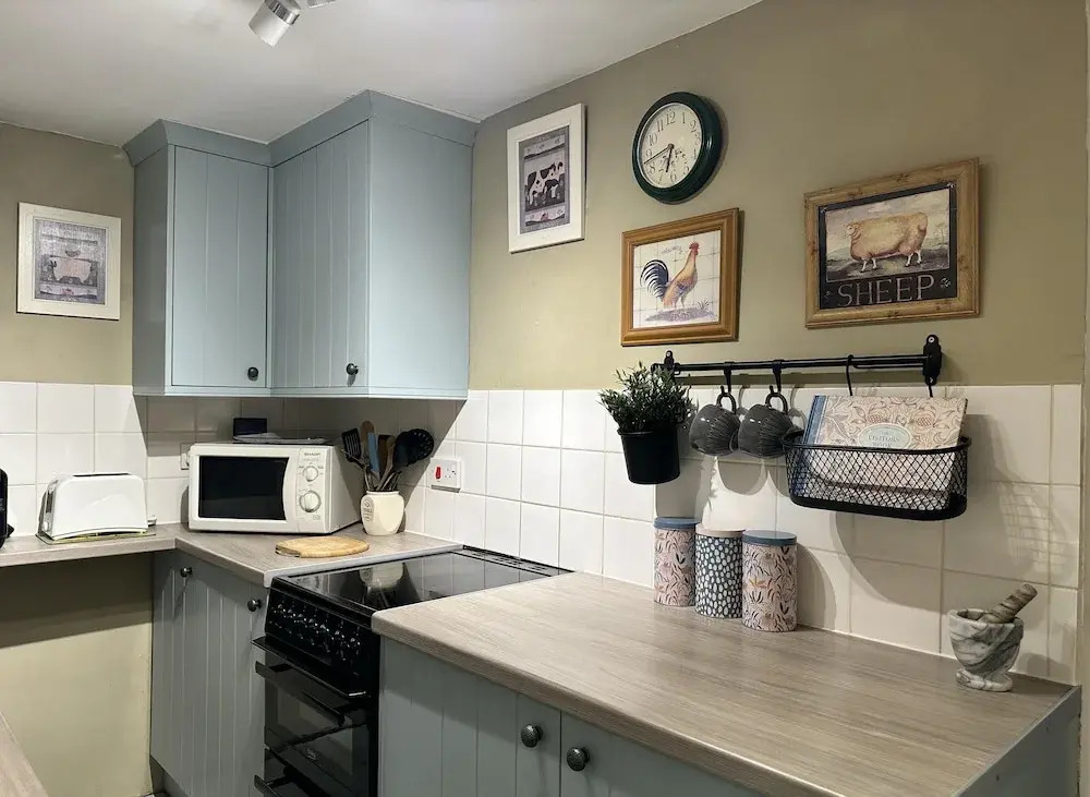 Llanidloes - Sleeps 7 - Parking - Pet Friendly