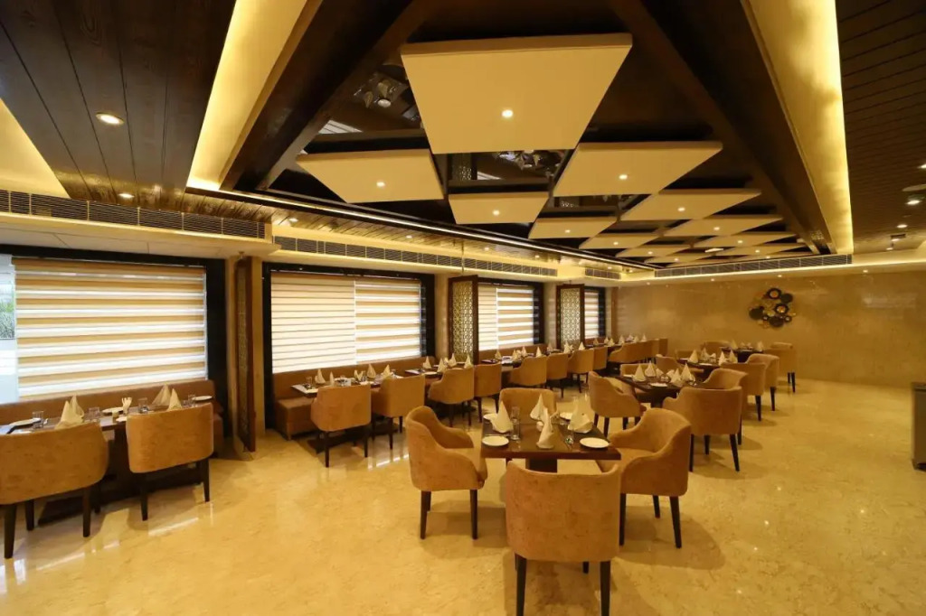 Hotel DVIJ INN