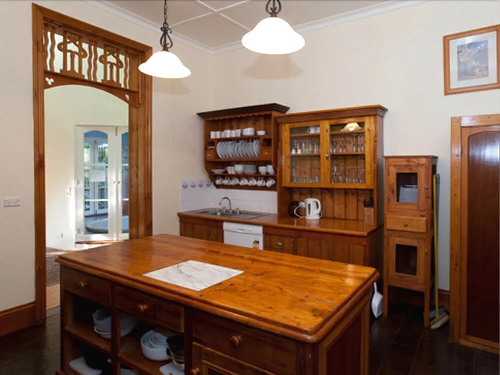 Seaton on Spence - Old world charm with modern living