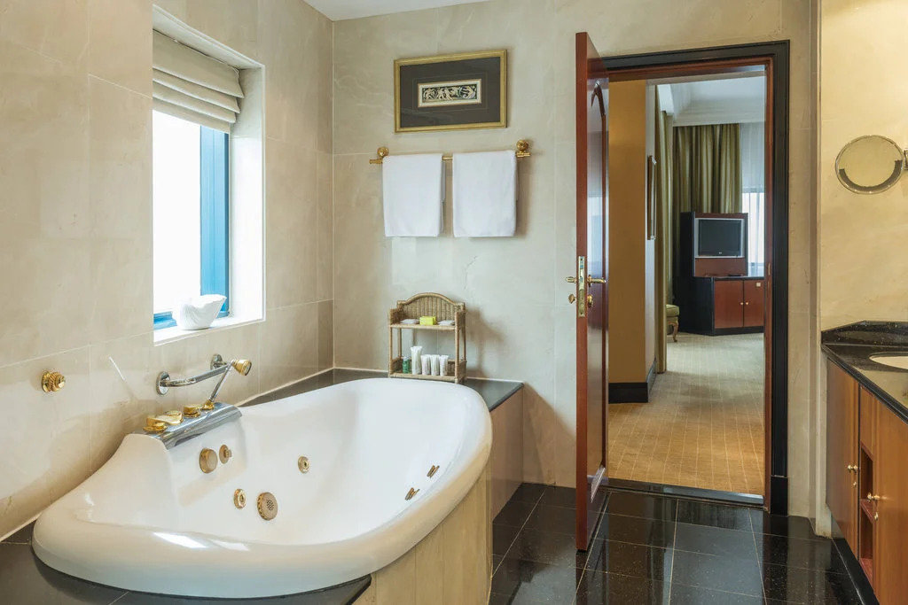 Отель Majestic Cove Hotel