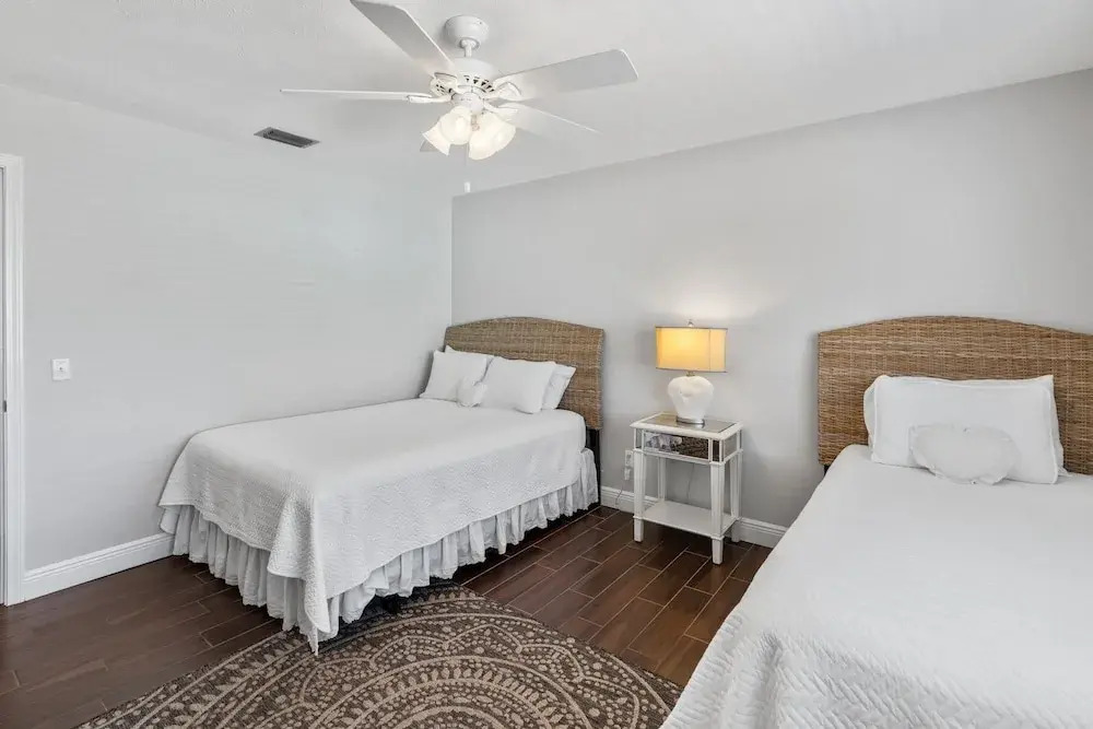 Salty Kiss 2 Bedroom Townhouse by RedAwning