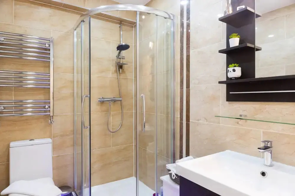 Stylish 2 Bedroom Apartment in the Heart of Shepherds Bush