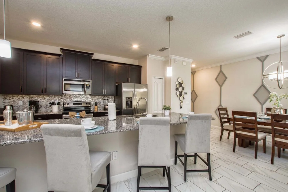 Storey Lake 4 Bedroom Townhome w Splashpool - 1629ST