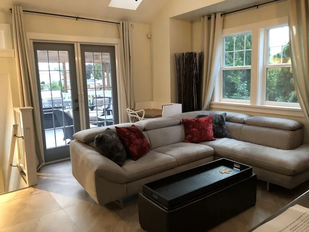 Kelowna Bed & Breakfast (CHATHAM HOUSE)
