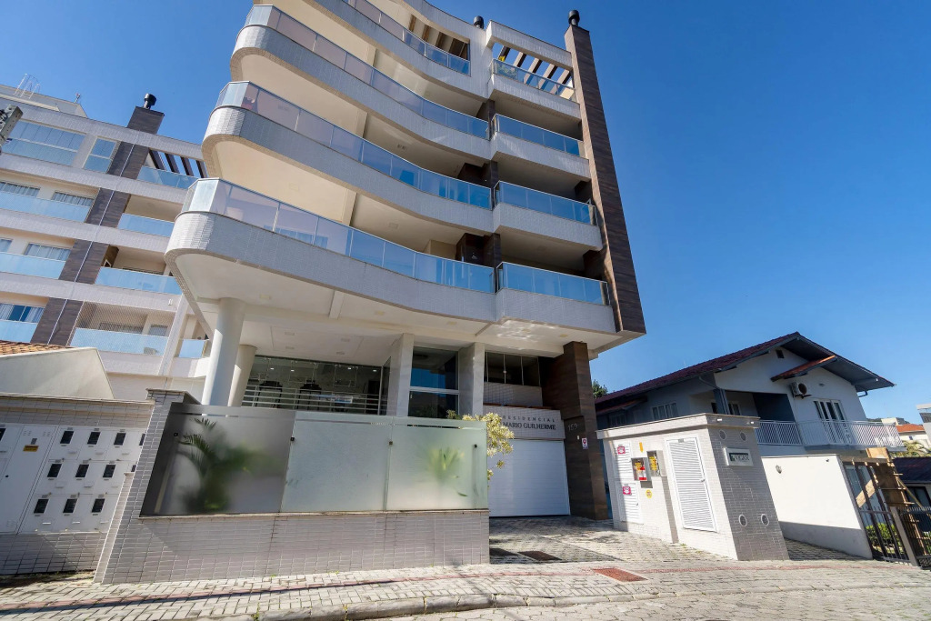 Cobertura Duplex De Alto Padrão No Centro De Bombinhas   3 Suítes 9 Pessoas