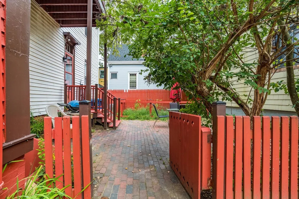 Prime City Living Townhouse 4 Bedroom Townhouse by RedAwning