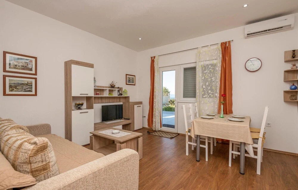 Nice Apartment in Makarska With 1 Bedrooms and Wifi