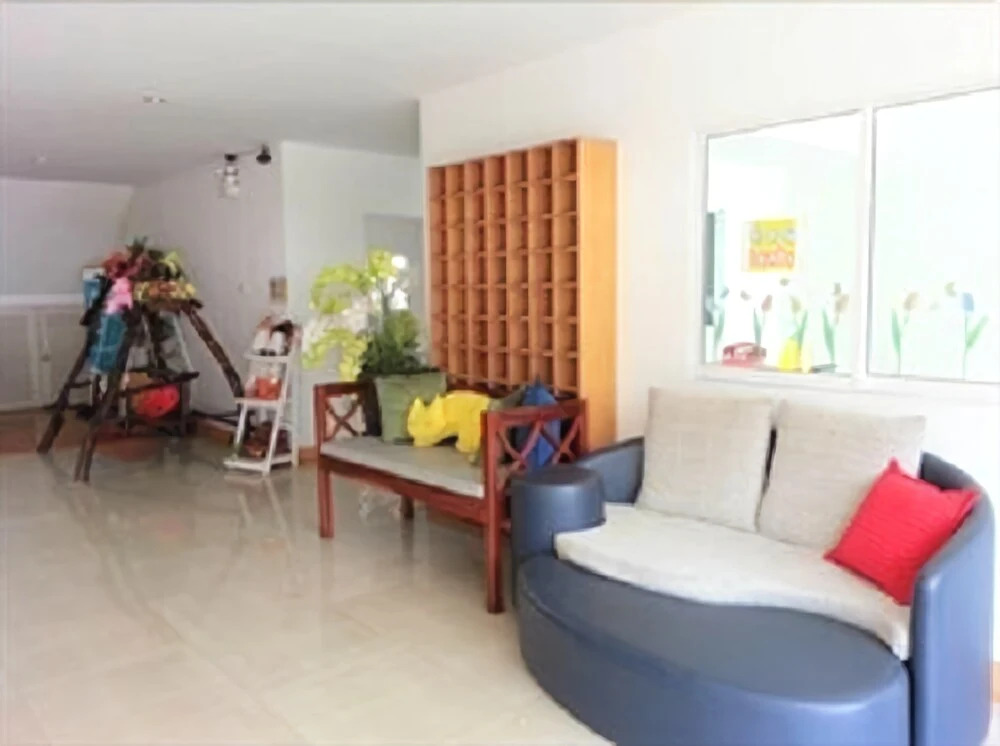 Suchart Leelawadee Home