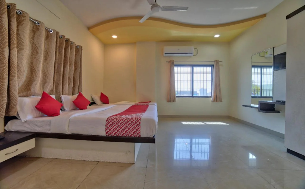 Hotel Risha by OYO