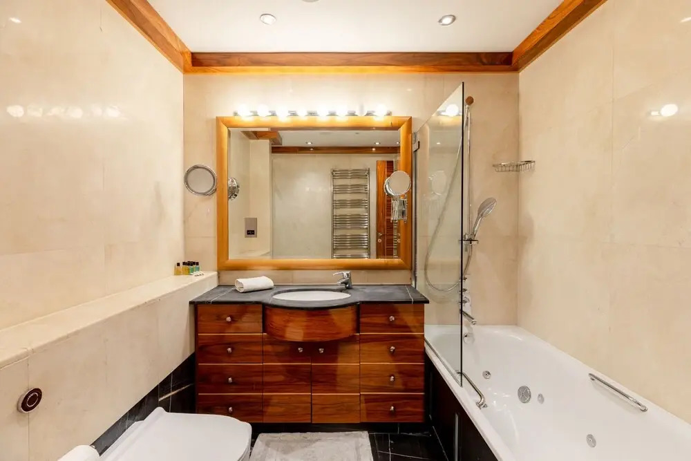 Mayfair Deluxe Apartment