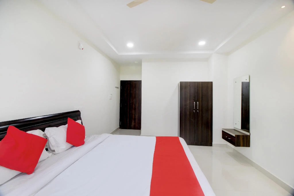 OYO 82495 Pgr Guest Inn