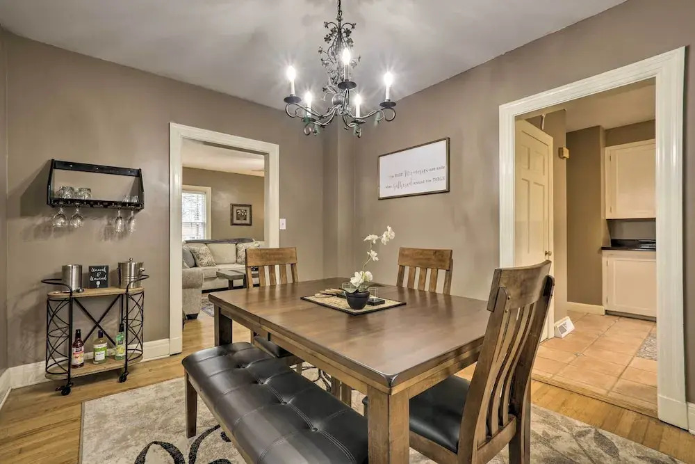 Chic & Cozy Greensboro Home, 2 Mi to Dtwn!