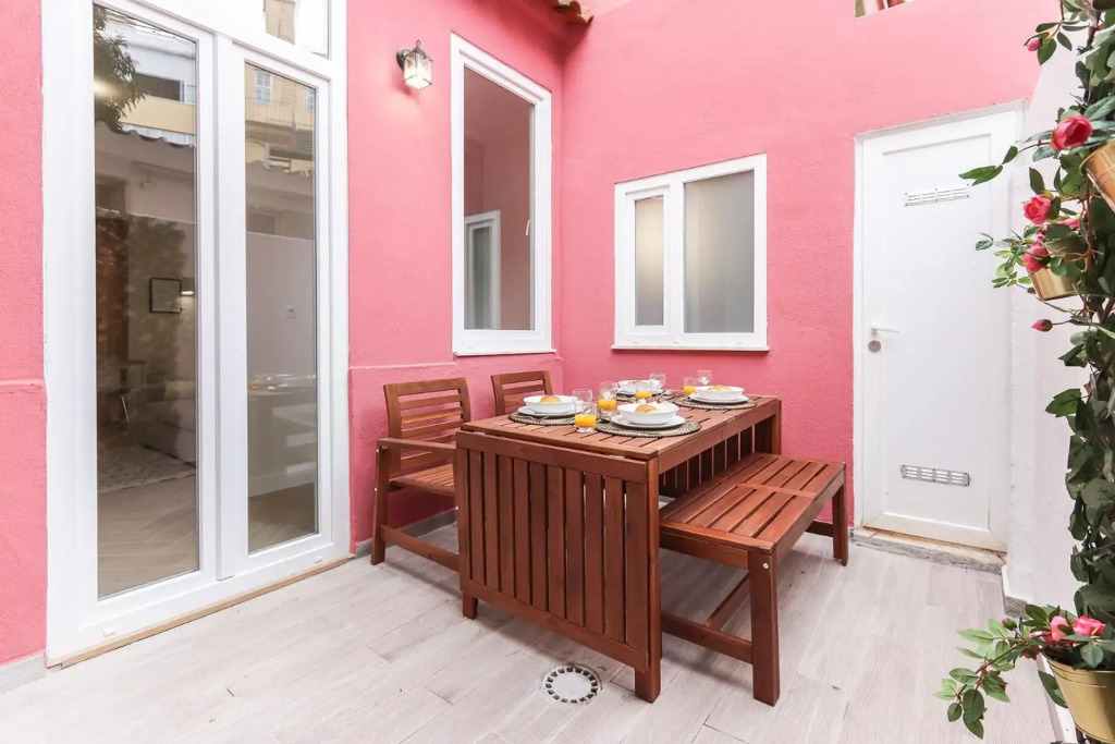 Vita Portucale ! Lisbon Design Apartment with Terrace