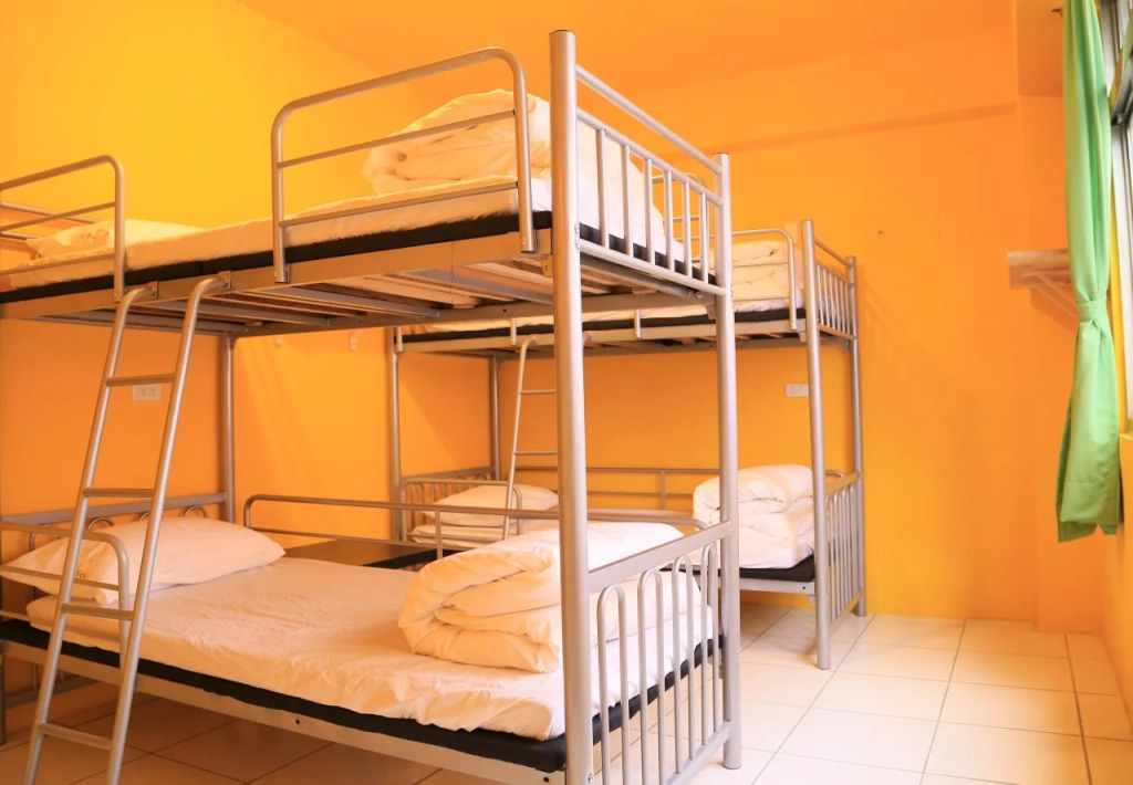 Warm House Hualien Hostel Backpacker(Over Head Hostel)