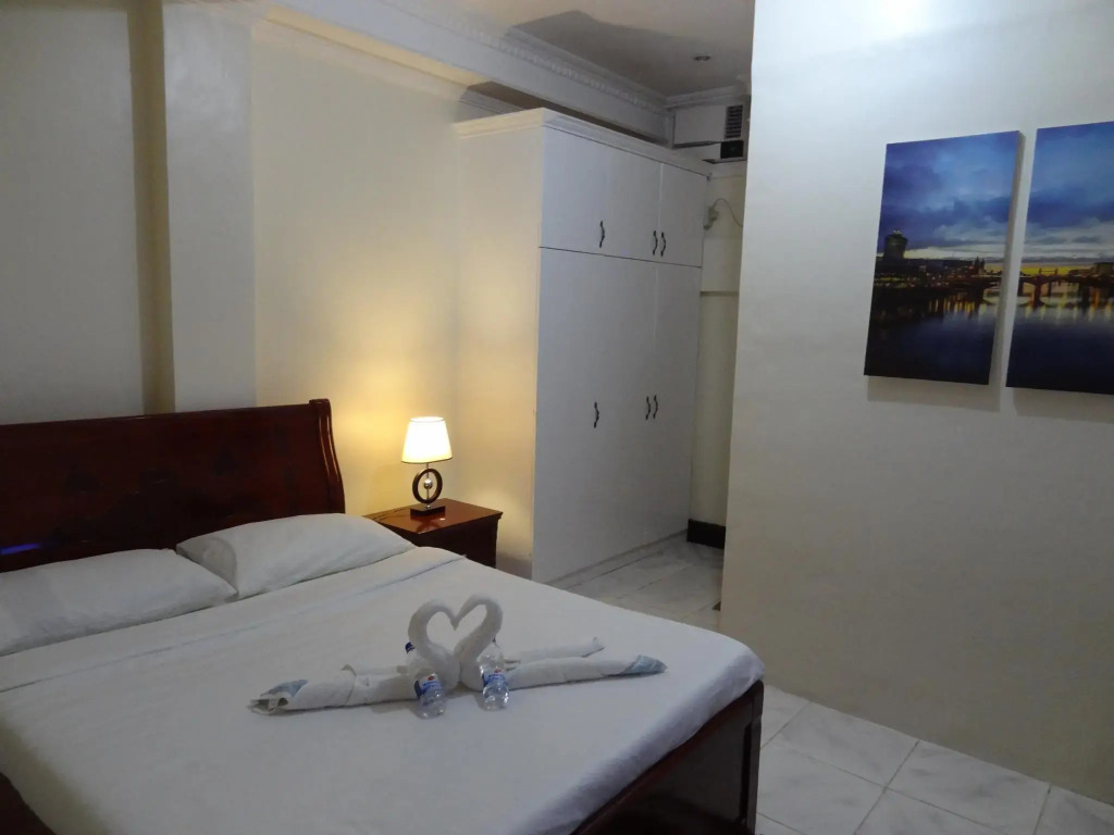 The Executive Villa Inn & Suites