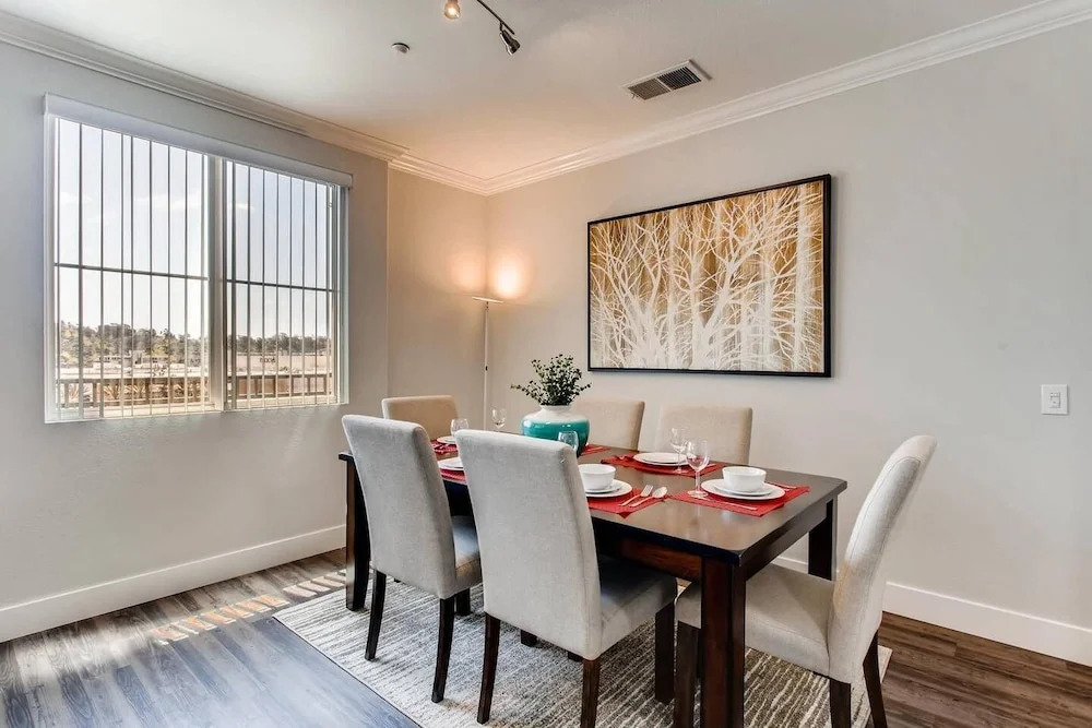 Amazing San Diego 2BR/2.5 Bath With Free Parking! (FV5)